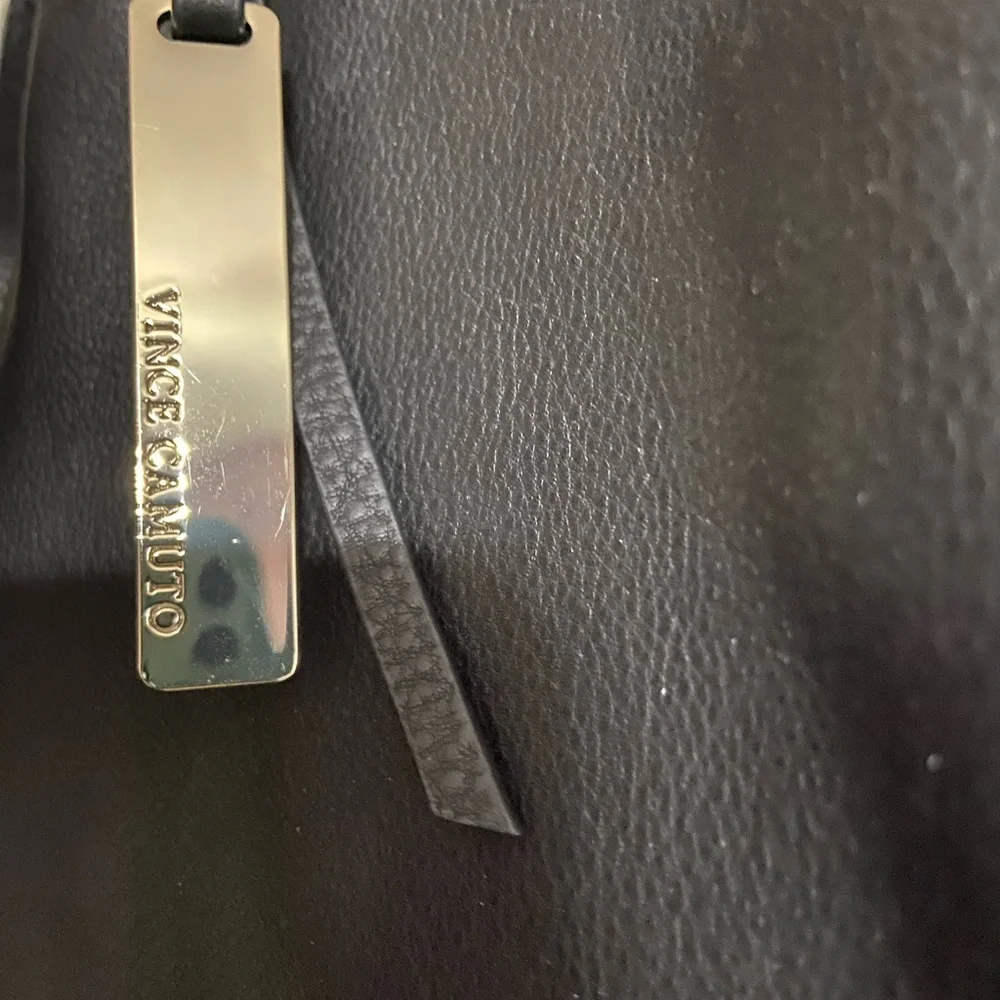 Vince Camuto, nice black leather tote bag - Picture 3 of 9